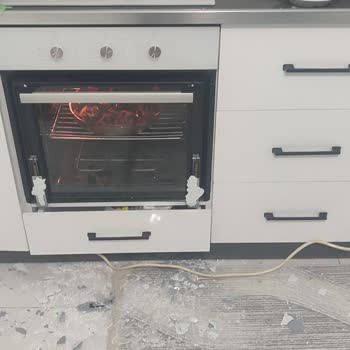 Kumtel Ankastre Fırınının Ani Patlaması Ve Garanti Dışı Cam Kırıkları