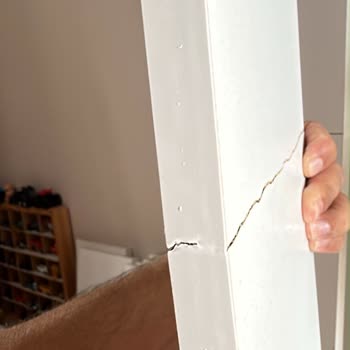 Kırık Gelen Kitaplık İçin A101'den Para İadesi Bekleniyor