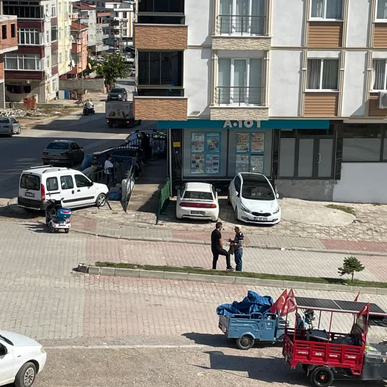 Erken Gelen Çöp Toplayıcıları Nedeniyle Geri Dönüşüm Makineleri Sürekli Dolu