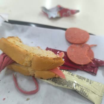 City Gross Merkezde Soğuk Ve Çiğ Tost Şikayeti