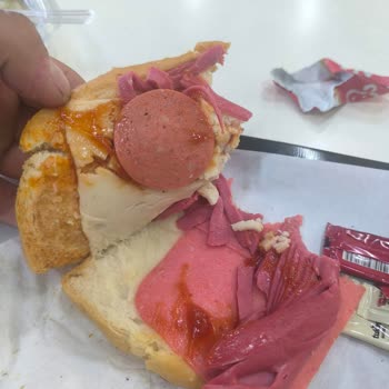 City Gross Merkezde Soğuk Ve Çiğ Tost Şikayeti