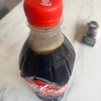 Küf Ve Yabancı Cisim İçeren Coca-Cola Şişeleri, 25 Gün Boyunca Cevapsız Kaldı
