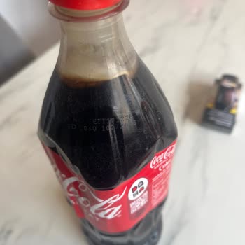 Küf Ve Yabancı Cisim İçeren Coca-Cola Şişeleri, 25 Gün Boyunca Cevapsız Kaldı