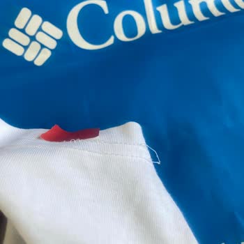 Columbia Tişörtündeki Dikiş Sorunu: Değişim Talebi