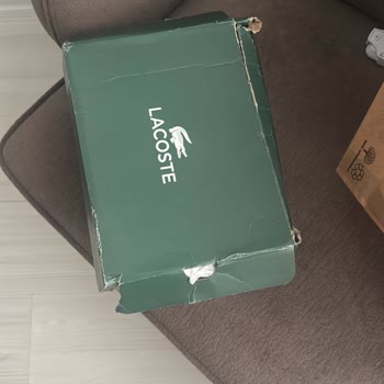 Lacoste Markalı Platform Ayakkabısının Hasarlı Hediye Kutusu