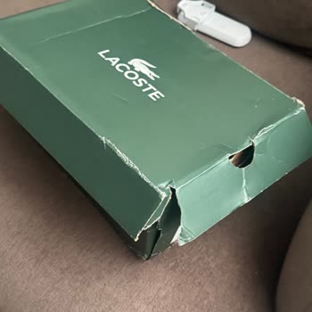 Lacoste Markalı Platform Ayakkabısının Hasarlı Hediye Kutusu