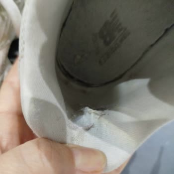 New Balance 9060 Topuk İç Astarındaki Yırtık İçin Garanti Kapsamında Değişim Talebi