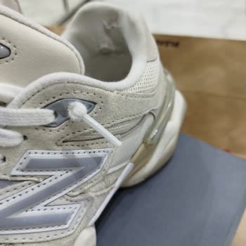 New Balance 9060 Topuk İç Astarındaki Yırtık İçin Garanti Kapsamında Değişim Talebi