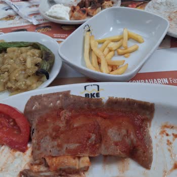 Bursa Kebap Evi İzmir Agora Şubesinde Gecikme, Soğuk Yemek Ve Saygısız Çalışan Davranışı