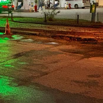 Adana Seyhan'da Sık Elektrik Kesintileri Ve Temizlenmemiş Kazı İş Yerini Felç Etti
