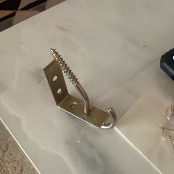 Otoparkta Araç Altına Yerleştirilen Şüpheli Civata İçin Kamera Kayıtları Talebi