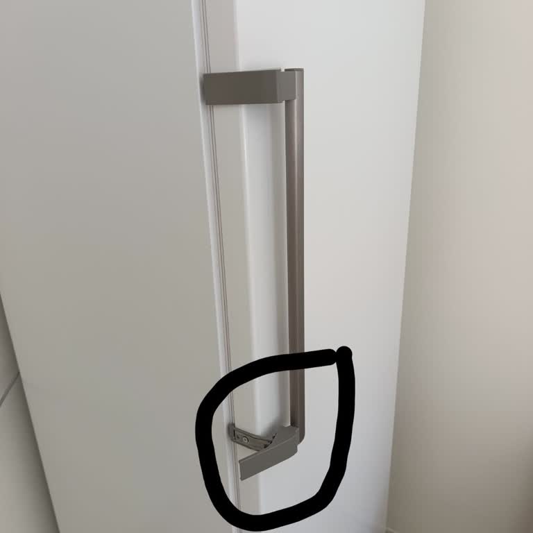 Uğur Soğutma Garanti Kapsamındaki Derin Dondurucunun Kapağı Üretim Hatası Nedeniyle Kırıldı