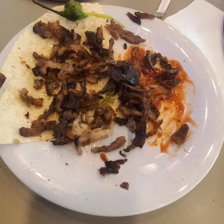 Köfteci Yusuf Şubesinde Yanmış Döner Ve Özür Dilemeyen Personel