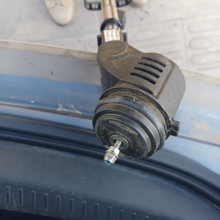 Robo Çim Biçme Makinesinin Kırılan Parçası İçin Yedek Parça Sağlanamadı