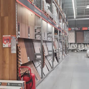 Koçtaş İzmit Mağazasında Lavabo Ve Laminant Bölümlerinde Yardımcı Personel Yok