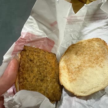 Akasya AVM Burger King Siparişinde Eksik Sufle, Azalan Tavuk Parçaları ve Sert Patates