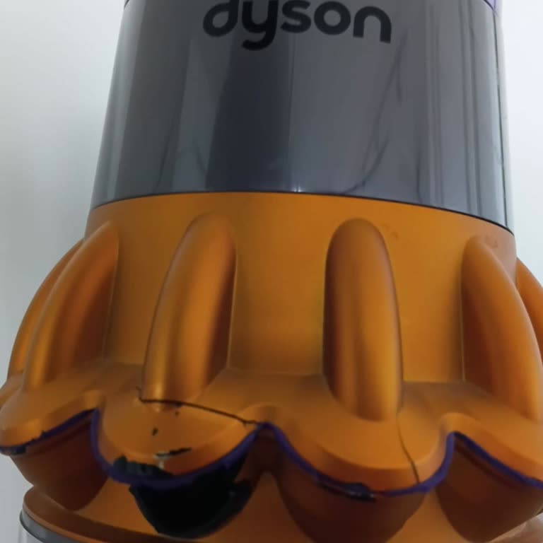 Dyson V15S Süpürgede Alt Plastik Parçası Kırıldı, Garanti Kapsamında Ücretsiz Onarım Talebi