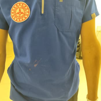 Çamaşır Suyu Geçirmez Dediği Üniforma Çabuk Lekelendi