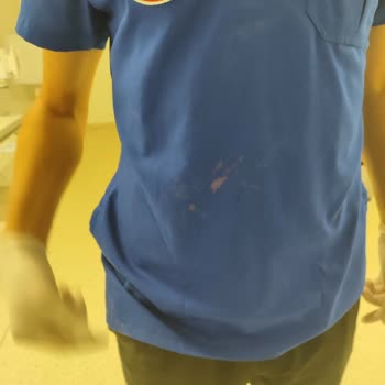 Çamaşır Suyu Geçirmez Dediği Üniforma Çabuk Lekelendi