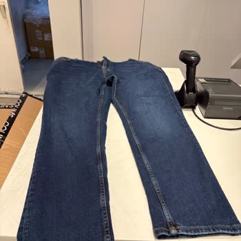 Colin’s Mağazasında Üretim Hatası Olan Kot Pantolon İçin Hızlı Değişim Talebi