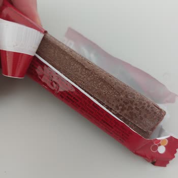 Şok Market'ten Alınan Ülker Dido Çikolata'da Görülen Beyaz Lekeler Tüketici Sağlığını Tehdit Ediyor