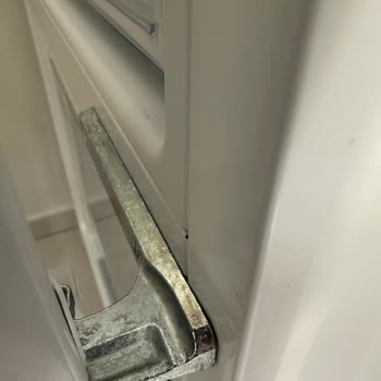 Fabrikasyon Kusurlu Bosch Buzdolabı İçin Tam Değişim Talebi