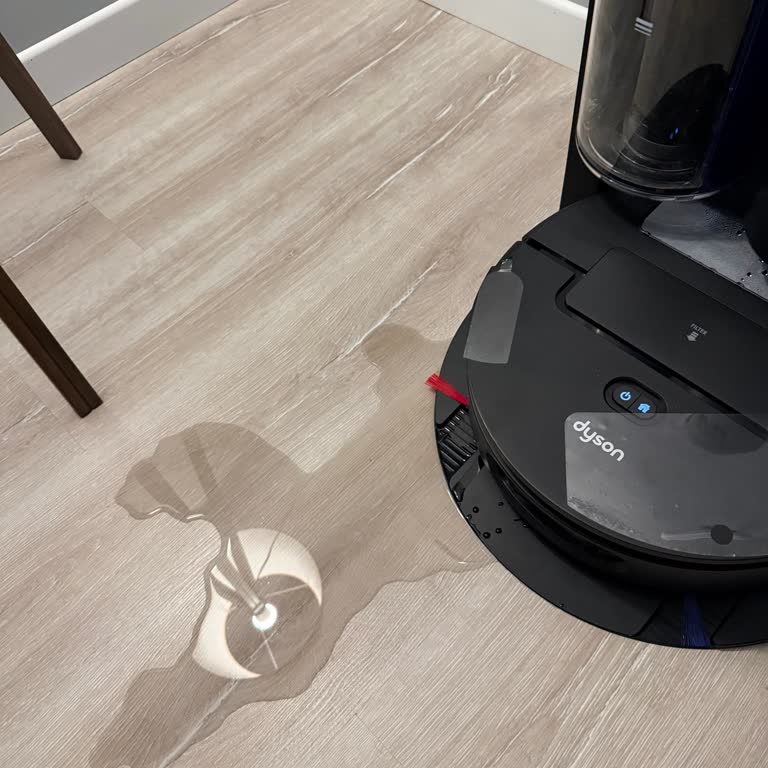 Hepsiburada Dyson Scrub AI Robot Süpürge Su Taşması Ve Parke Hasarı Riski