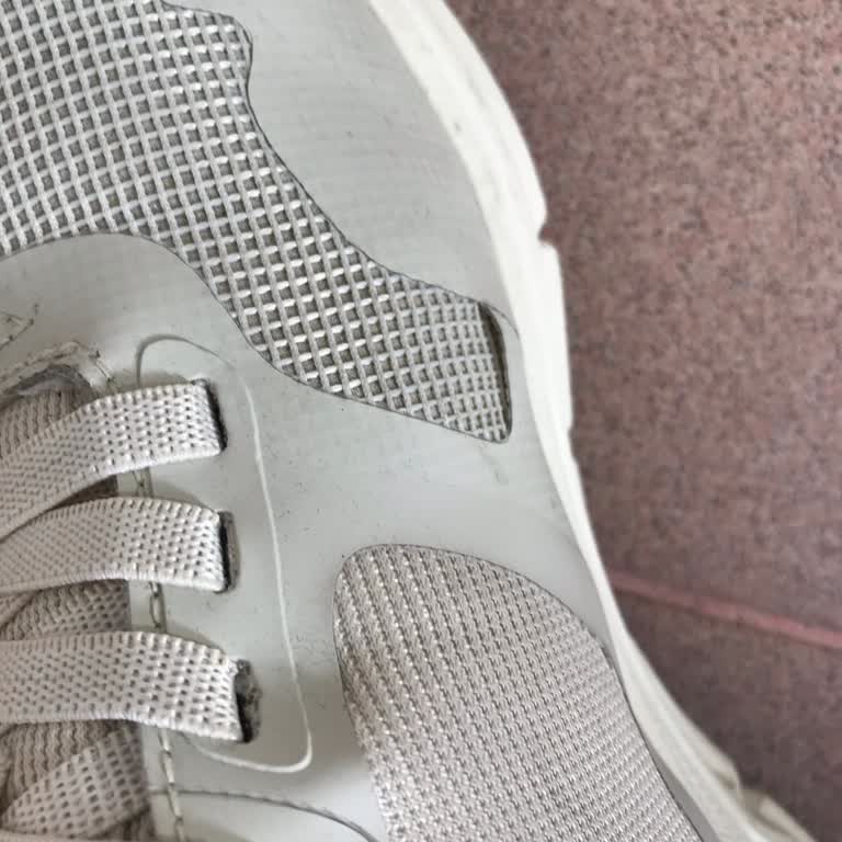 Deichmann Beyaz Spor Ayakkabıda Kısa Sürede Açılma Ve Değişim Talebi