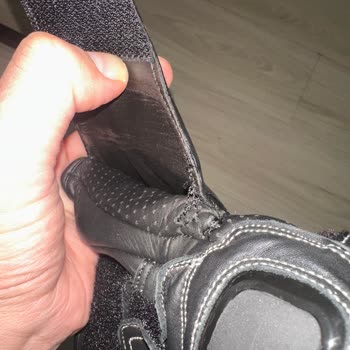 Alpinestars Motosiklet Eldiveninde Dikiş Yırtığı Ve İç Parça Birikimi, Satıcı Değişim Reddetti