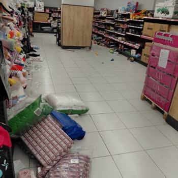 Bodrum Turgutreis A101 Şubesinde Hijyen Eksikliği Ve Dağınık Düzen