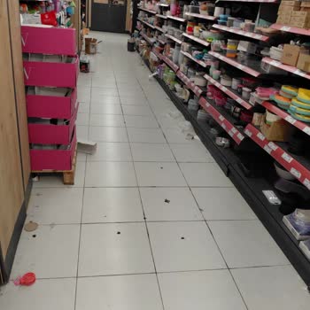Bodrum Turgutreis A101 Şubesinde Hijyen Eksikliği Ve Dağınık Düzen