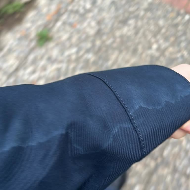 Mavi Cekette Yağmurda Su Lekesi Ve Değişim Talebi