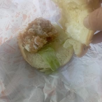 Ankara AŞTİ Otogar Popeyes Şubesinde Görüntüyle Uyuşmayan Hamburger Ve Umursamaz Çalışan