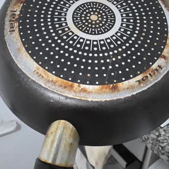 BİM’den Alınan Tefal Tava Kısa Sürede Deforme Olup Paslanmaya Başladı