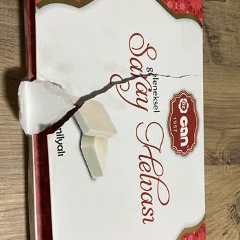 Sütlü Keyif’te Tarihi Geçmiş Ve Küflenmiş Helva Satışı