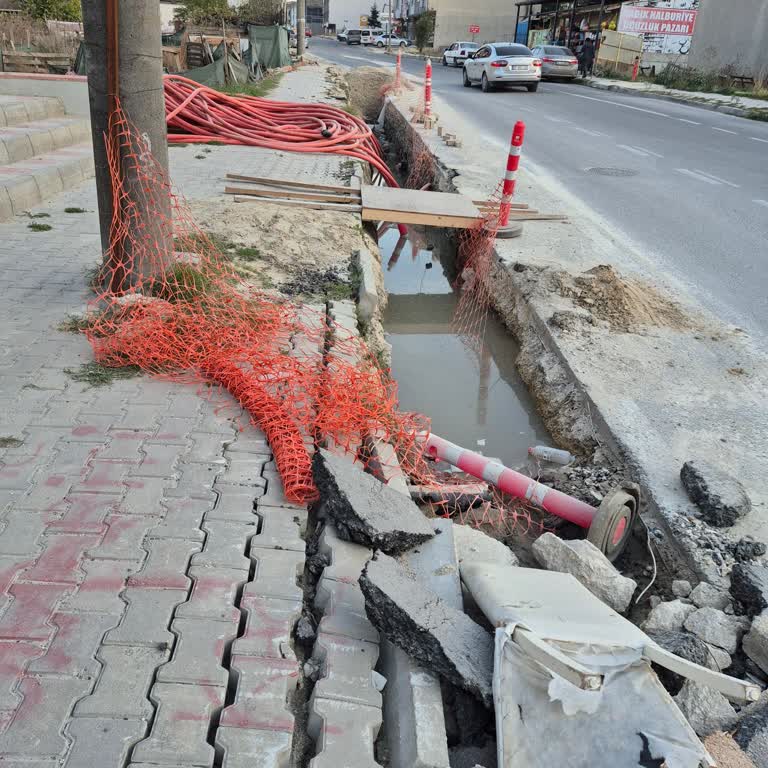 TREDAŞ’ın Tekirdağ Kapaklı Kazı Çukuru Ve Dağınık Kabloları Güvenlik Sorunu Oluşturuyor