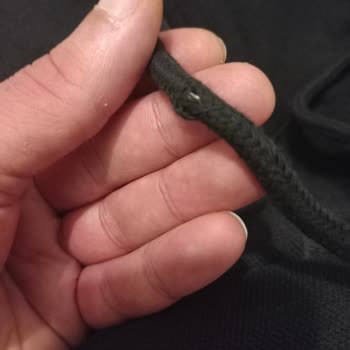 LCW Online Mağazadan Alınan Defolu Sweatshirt Ve Çıkarılmamış Giysi Alarm Aparatı