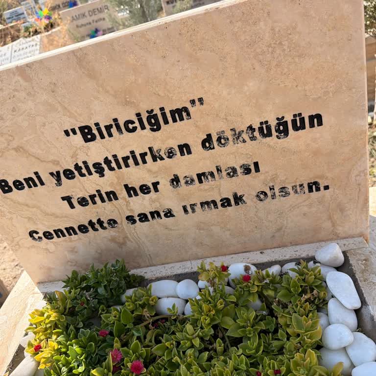 Güneş Mermer’den Alınan Mezardaki Yazıların Hızla Bozulması Ve Çözüm Beklentisi