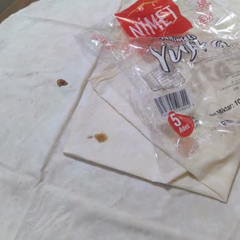 Nimet Yufkasında Kahverengi Lekeler Ve Kötü Koku: Sağlık Riski
