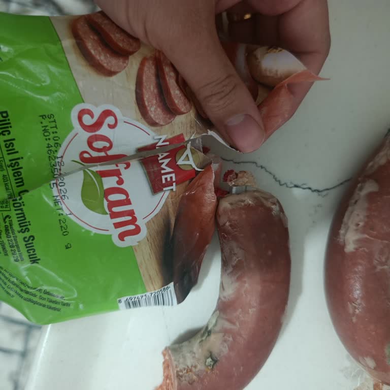 İçinde Küf Olan Sucuk, Son Kullanma Tarihi Geçmemiş