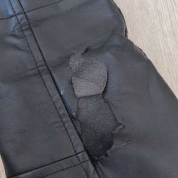 LCW Deri Ceketin Kol Kaplaması Kısa Sürede Soyuluyor