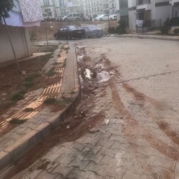 Sitemizin Önündeki Çamurlu Çukur Hakkında Harekete Geçilmesi Gerekiyor