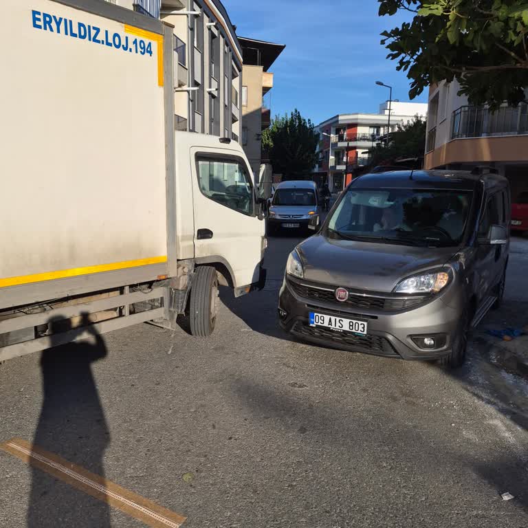 Şok Market Personelin Trafiği Engelleyen Parkı Ve Umursamaz Davranışı