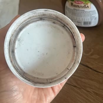 Torku Banada Ürünün Kapak İç Kısmı Siyahlaşmış Ve Koruyucu Açık