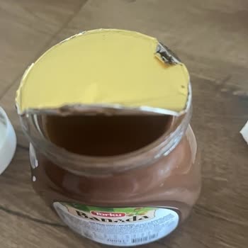 Torku Banada Ürünün Kapak İç Kısmı Siyahlaşmış Ve Koruyucu Açık