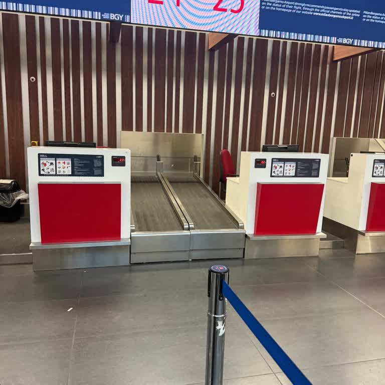 A Jet'in Eski Uçağı, Dar Koltukları Ve Açılmayan Kontuar