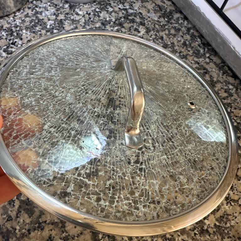 Madame Coco Cam Kapağın Kendi Kendine Kırılması Ve Ücretsiz Değişim Talebi