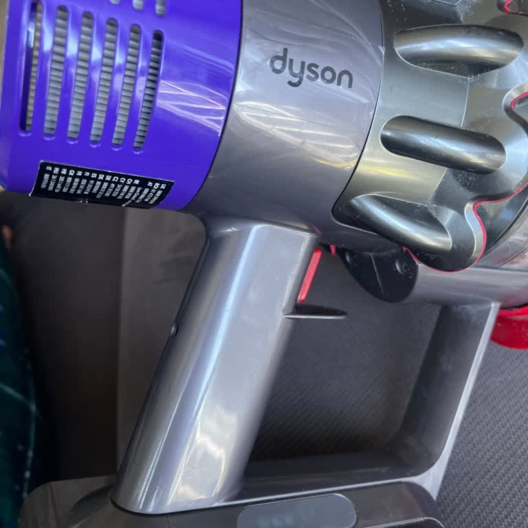 Dyson V10 Düğme Arızası İçin Aşırı Ücret, Kardeşimde Ücretsiz Onarım