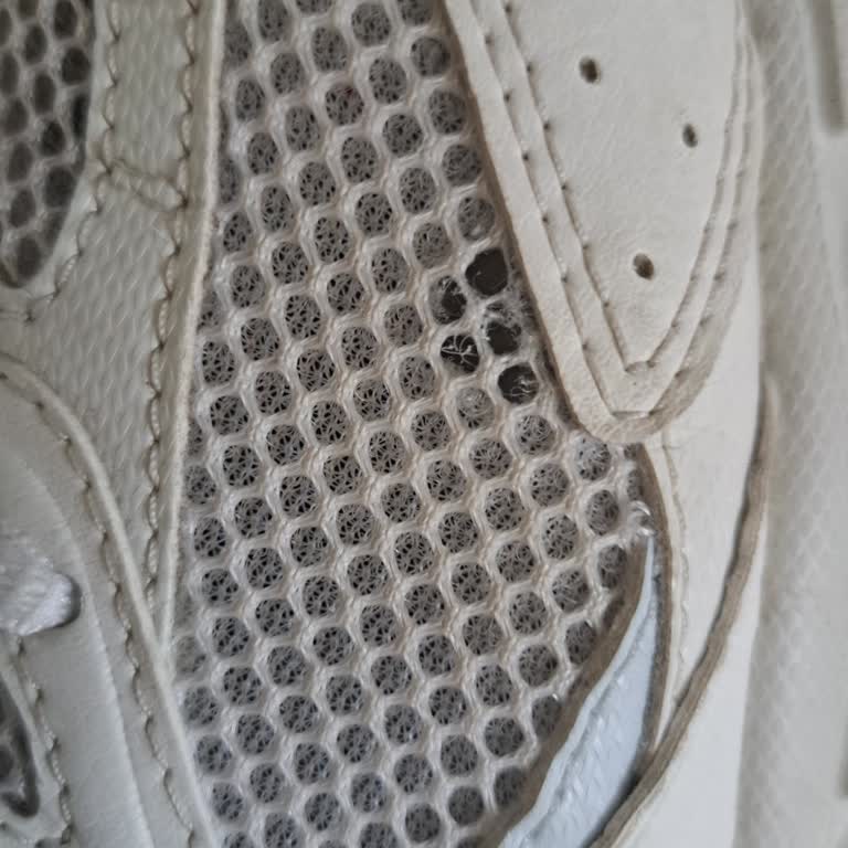 New Balance Ayakkabısının İç File Yırtılması Ve Fatura Yokluğu Nedeniyle Garanti Reddedildi