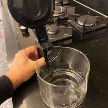 Media Markt’ta Satın Alınan Philips Çay Makinesinin Cam Demliği Kırıldı, Garanti Kapsamında Müşteri Hizmetlerinden Yanıt Gelmedi